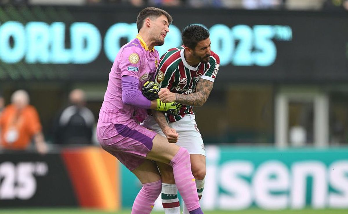 Everaldo explica gol perdido em Fluminense x Borussia Dortmund no Mundial de Clubes