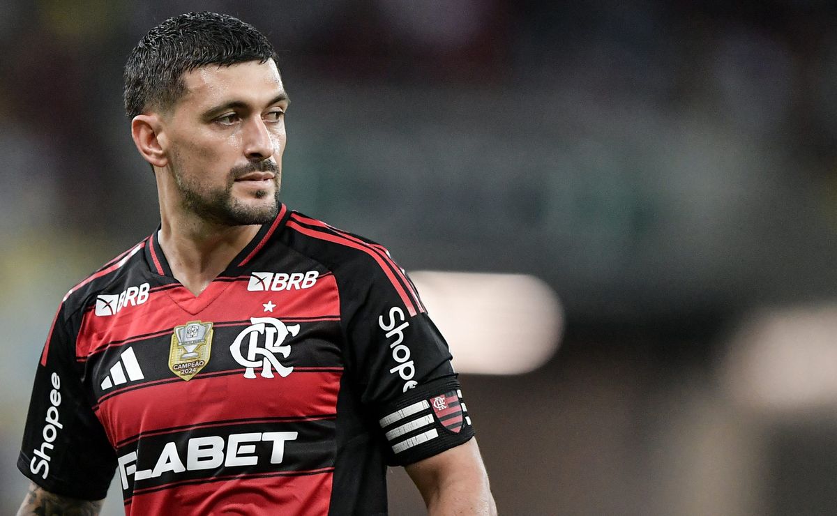 Dupla Arrascaeta e Luiz Araújo já participou de 30 gols do Flamengo na temporada