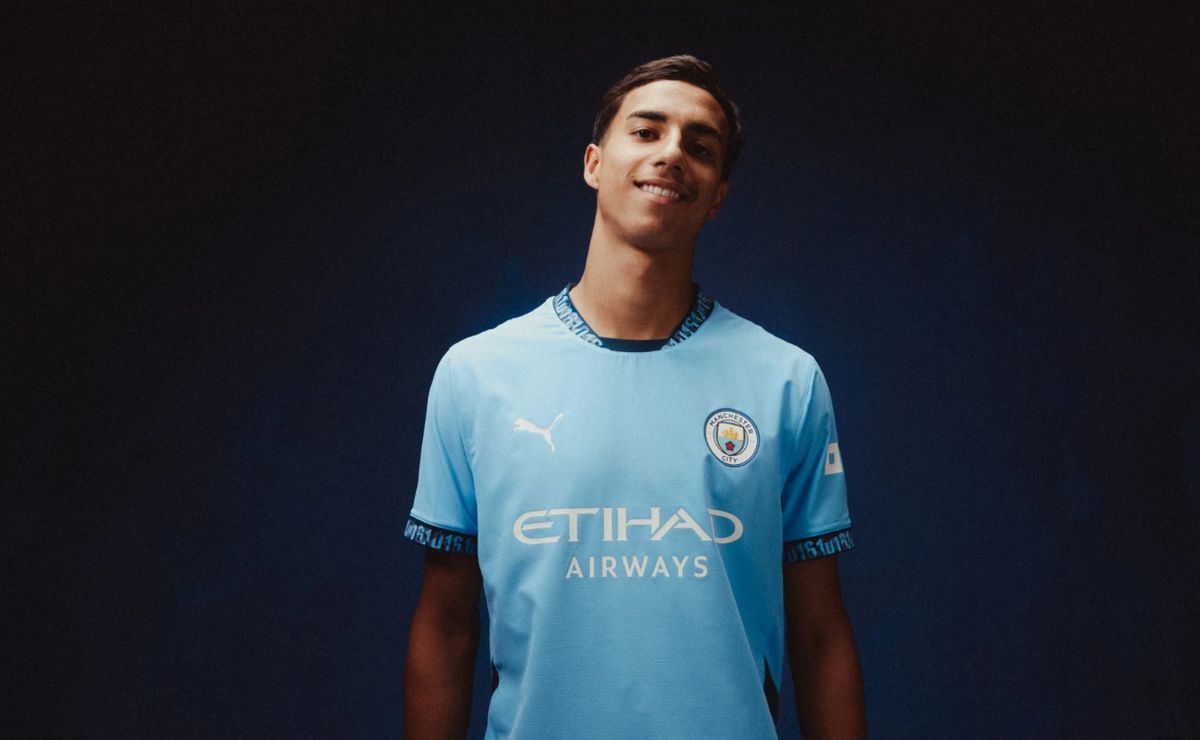Vitor Reis, ex-Palmeiras, atua como titular do Manchester City-ING em vitória na estreia do Mundial