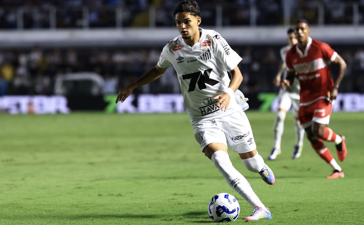 Mateus Xavier chama atenção da Europa, mas encaminha renovação com o Santos