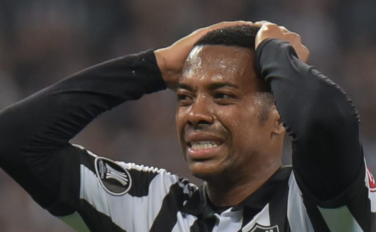 Robinho, ex-Santos, será julgado na Justiça e pode deixar prisão em agosto após mais de 1 ano