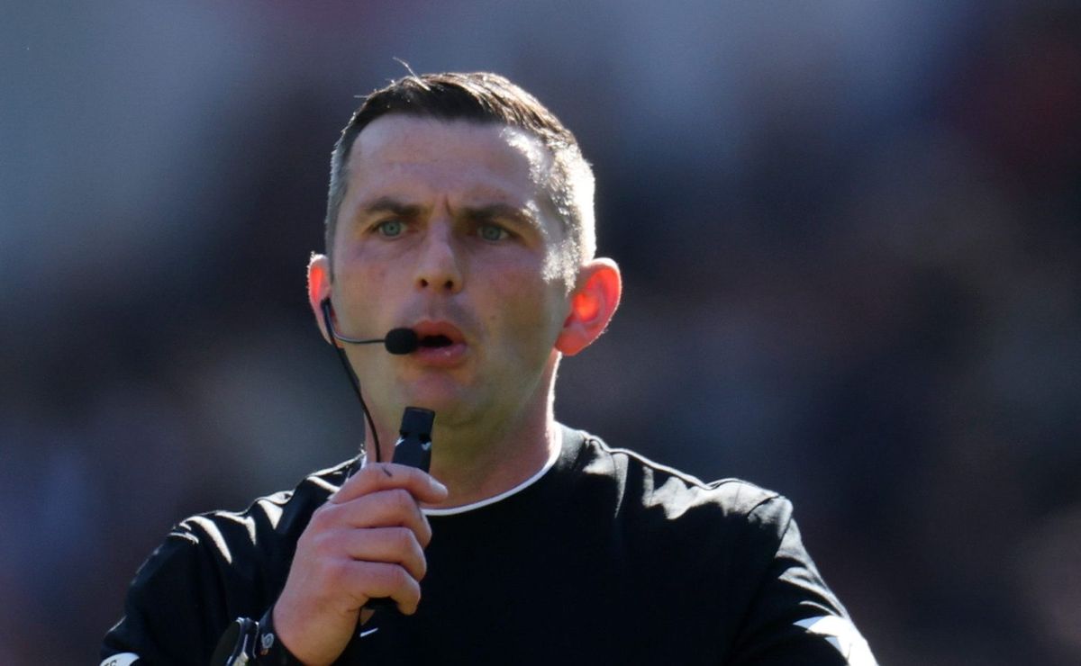 FIFA decide que o árbitro Michael Oliver irá apitar jogo do Fluminense no sábado (21)