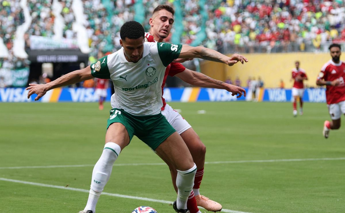 Palmeiras supera Al Ahly e fica muito perto da vaga nas oitavas do Mundial 2025