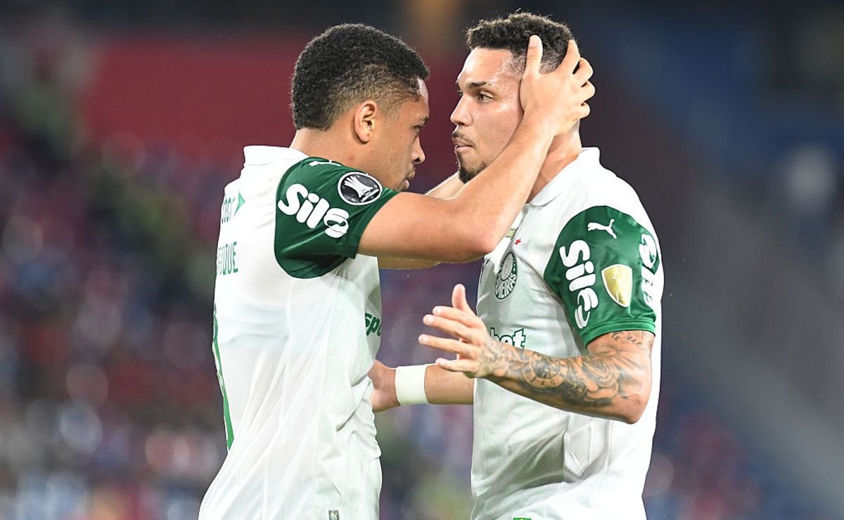 Investimento que não dá retorno: Vitor Roque e Paulinho ainda não marcaram pelo Palmeiras no Mundial