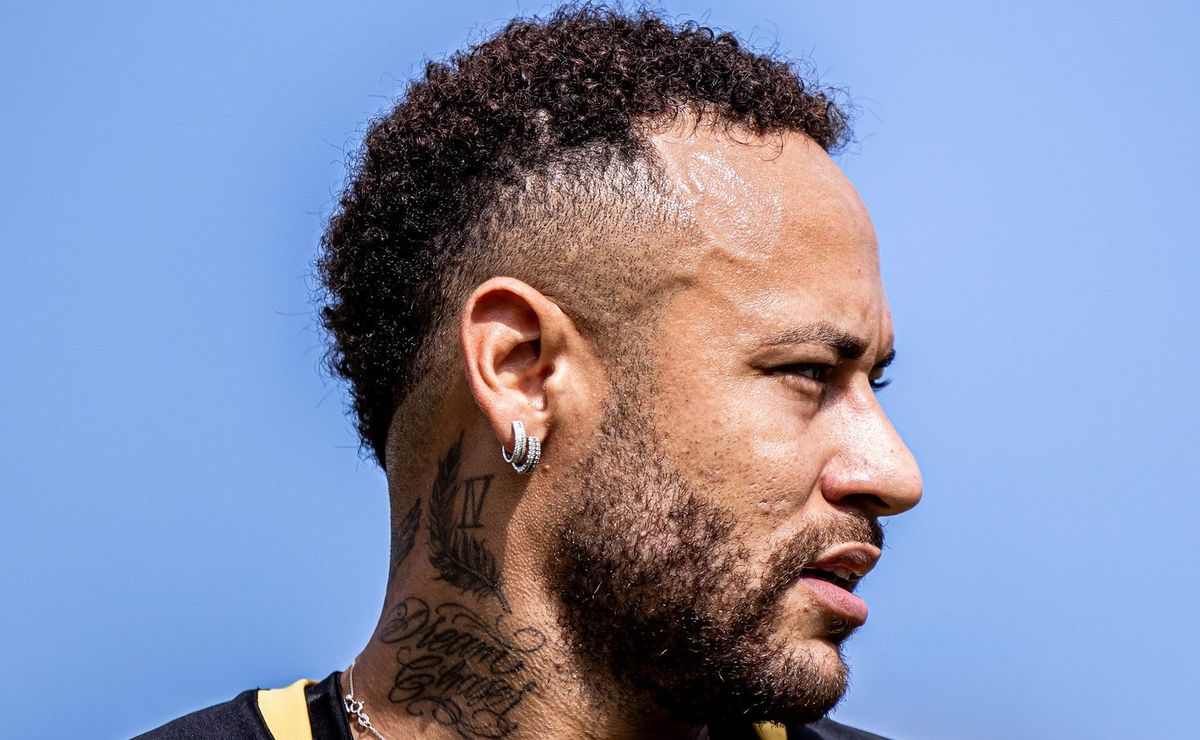 Neymar Pai toma decisão envolvendo renovação de contrato do camisa 10 após receber duas propostas