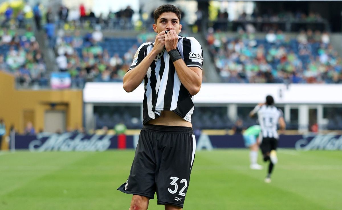 Jair Cunha vira dúvida no Botafogo para duelo contra o Palmeiras no Mundial de Clubes