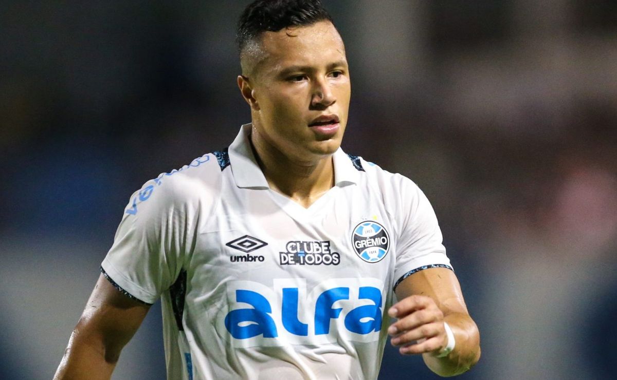 Marlon admite que não estava bem no Cruzeiro e revela que pretende permanecer no Grêmio após empréstimo