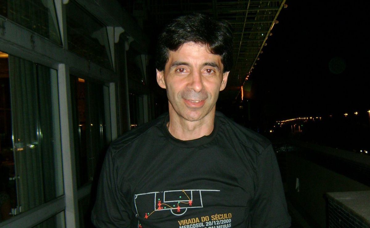 Mauro Galvão, ídolo do Vasco, demonstra preocupação com estilo de jogo do técnico Fernando Diniz
