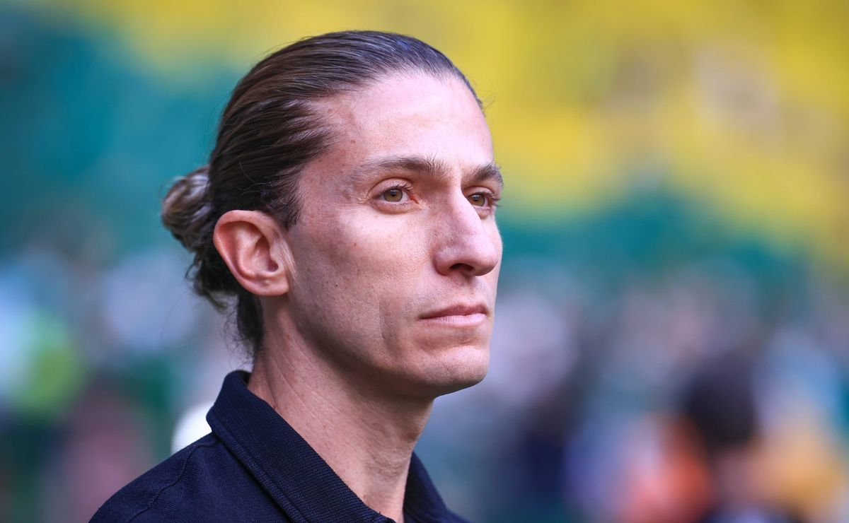 Filipe Luís lamenta eliminação do Flamengo, mas admite: “Passou quem merecia”