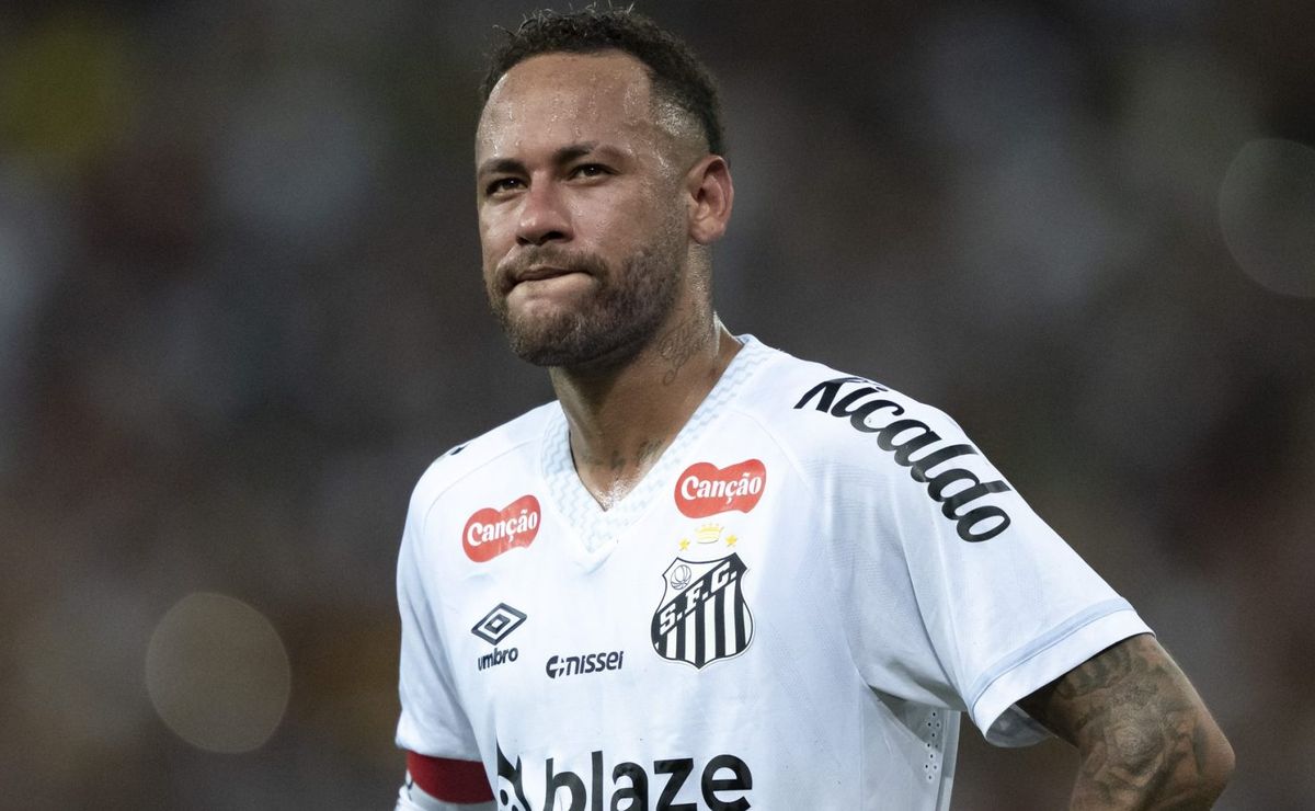 Após renovação, Neymar reforça laços com o Santos e dispara: “Este clube abriu as portas para minha carreira”