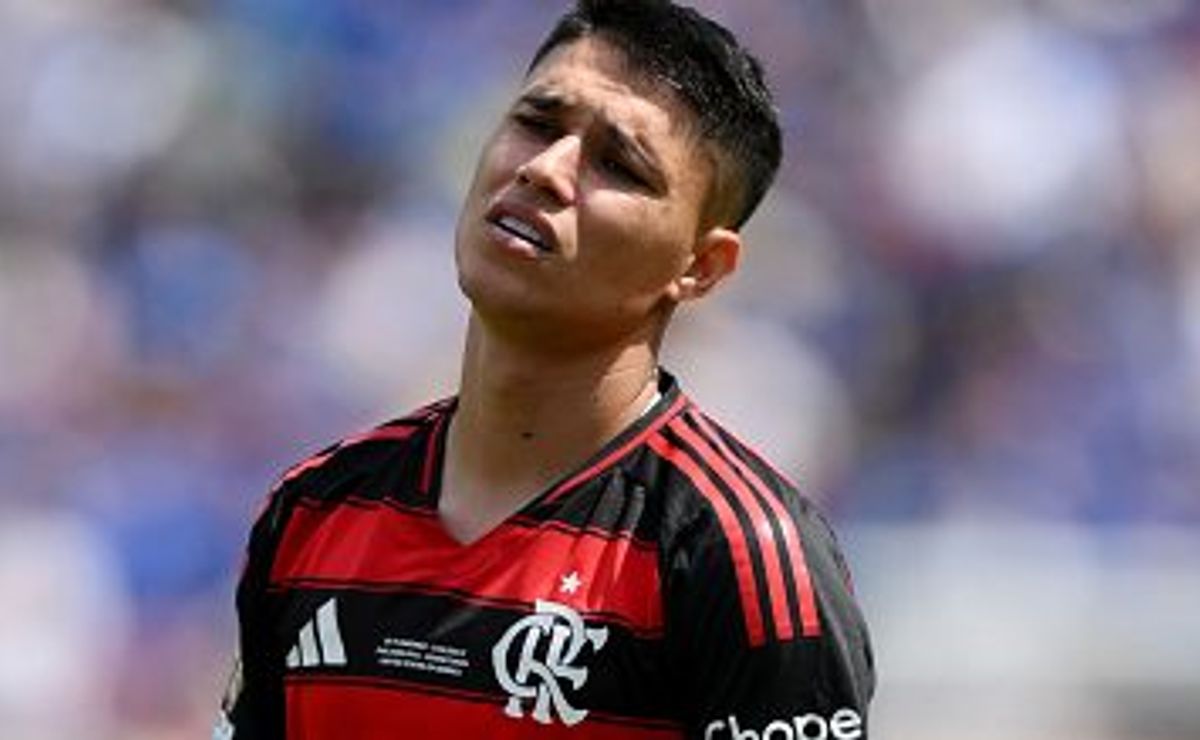 Luiz Araújo ficou inconsolável após eliminação do Flamengo para o Bayern no Mundial de Clubes