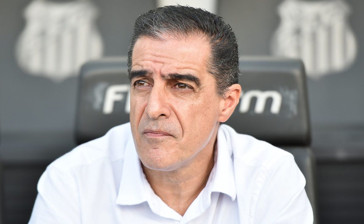 Demissão de Renato Paiva no Botafogo após eliminação no Mundial surpreende Renan Lodi 
