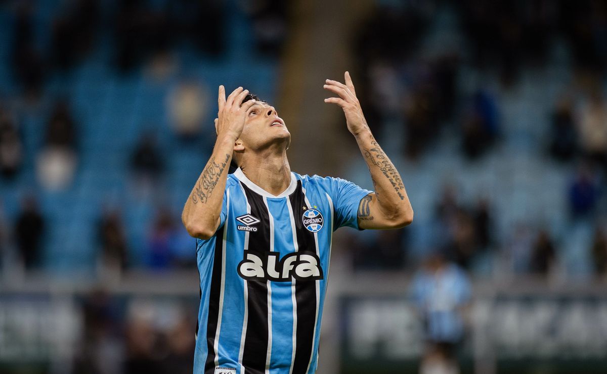 Grêmio recebe proposta de R$16,3 milhões do Racing por Pavón e torcida comemora: “Que vendam logo”