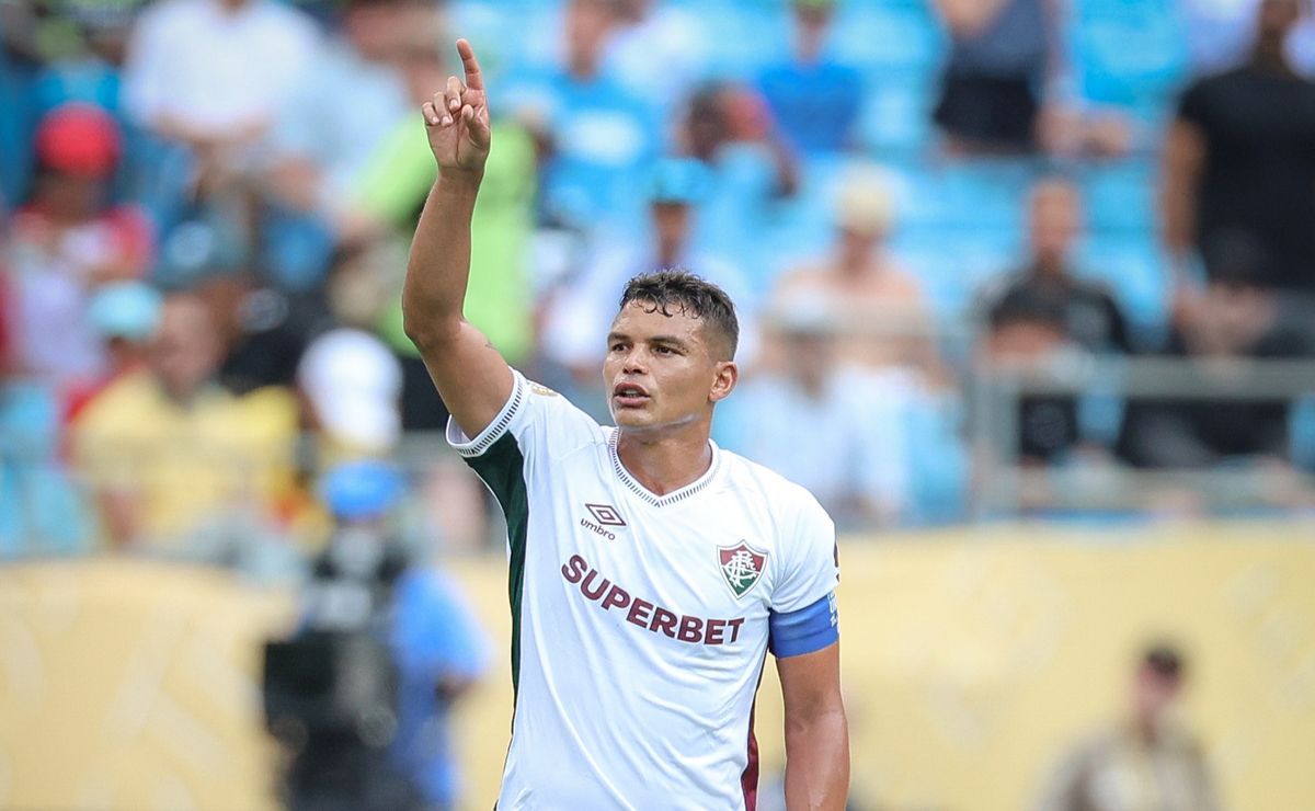 Thiago Silva impressiona com longevidade como zagueiro e brilha no Fluminense aos 40 anos