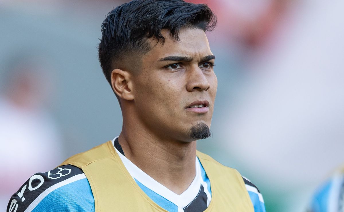 Arezo chama a atenção em goleada do Grêmio em jogo-treino diante do Aimoré