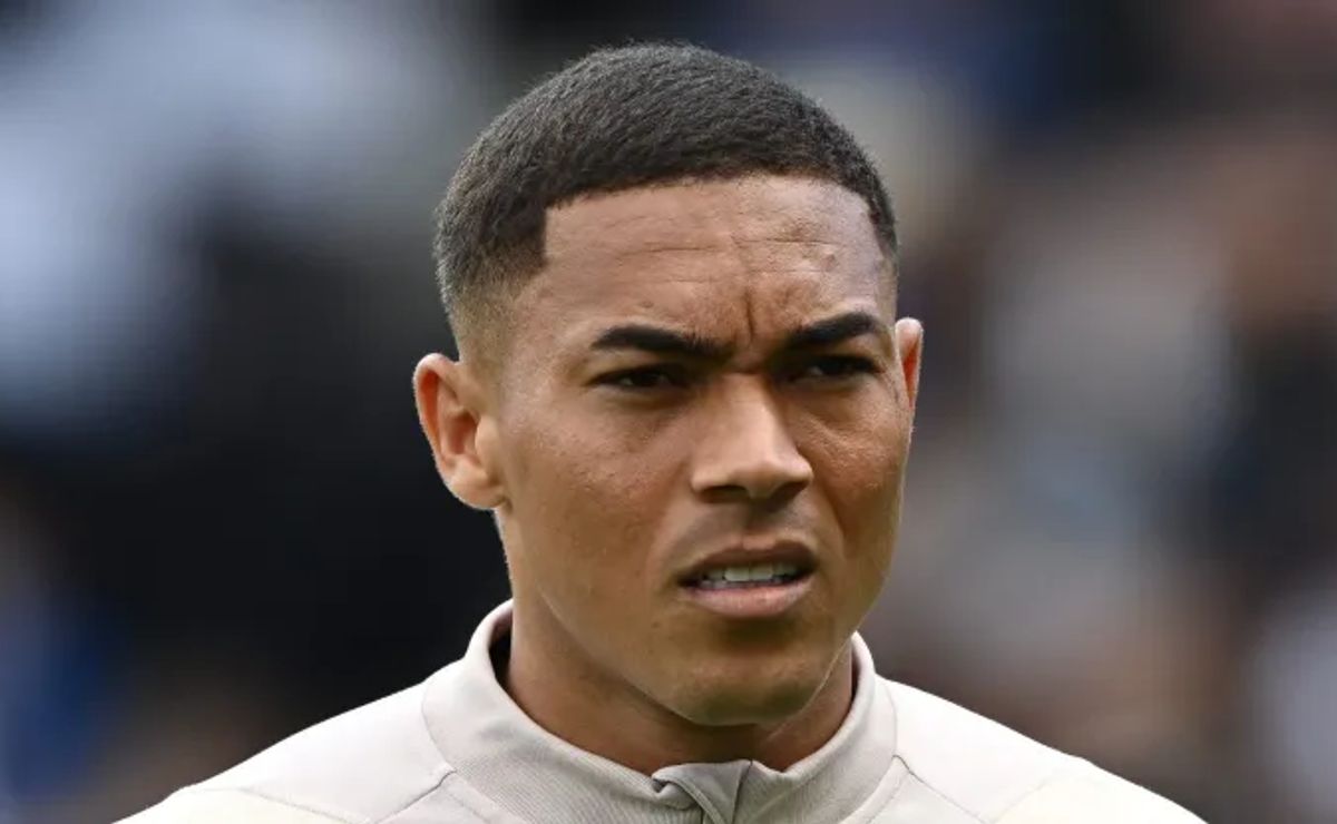 Livre no mercado, Carlos Vinícius é oferecido ao Corinthians e diretoria estuda reforço para ataque