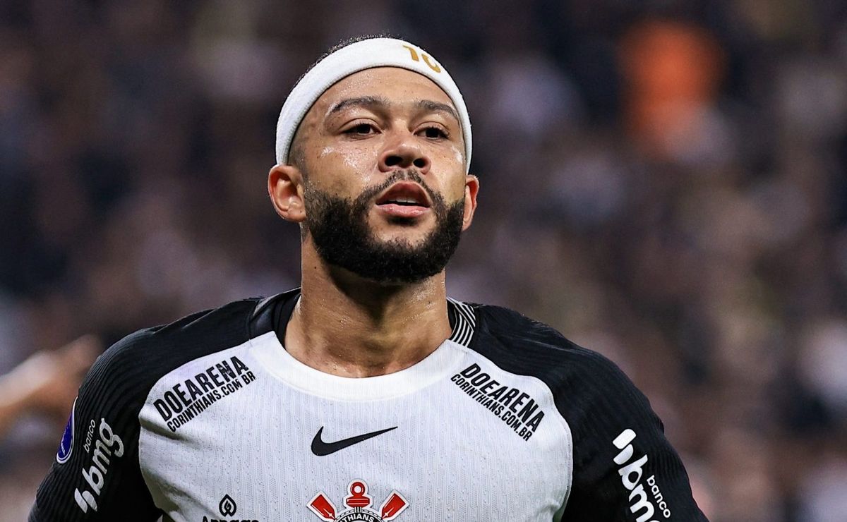 Memphis Depay pode acabar deixando o Corinthians por causa dos problemas financeiros