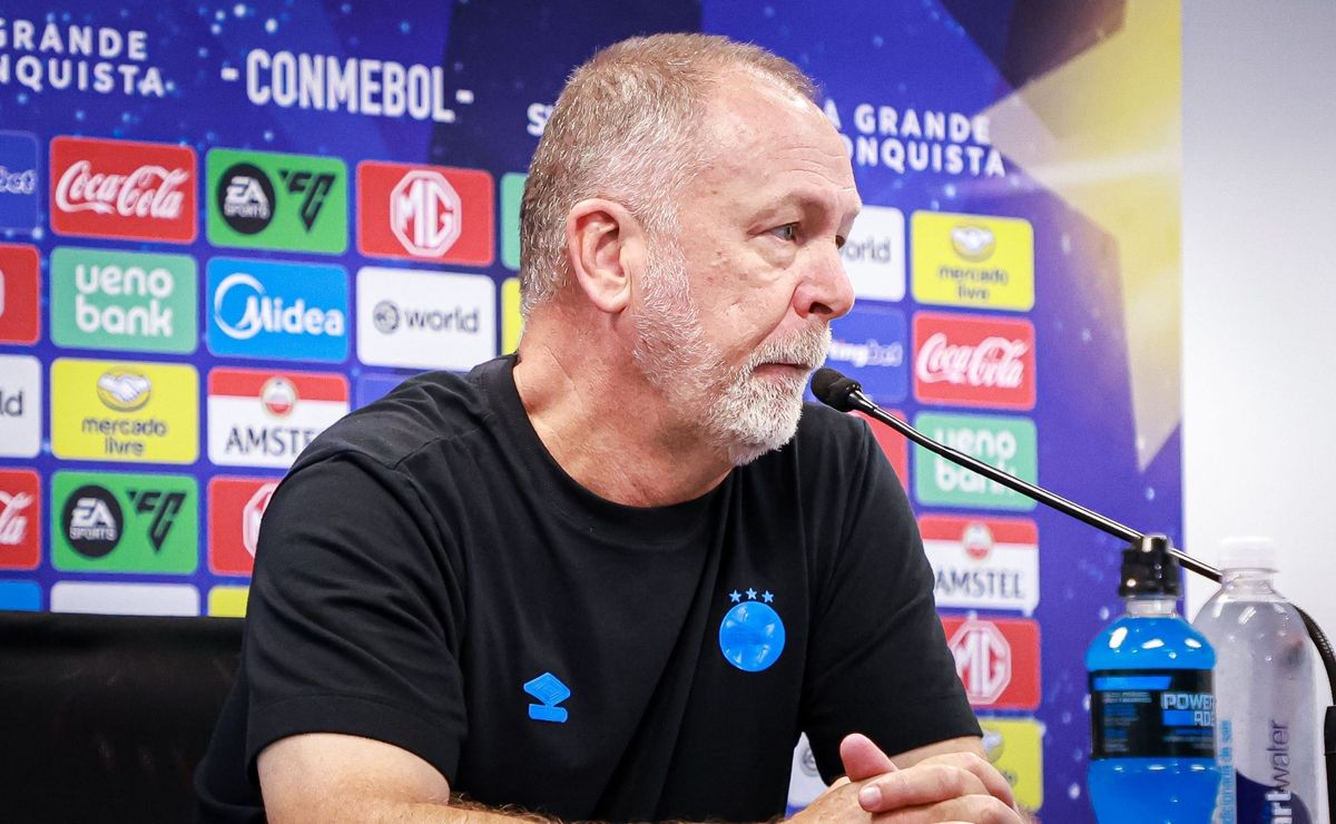 Mano Menezes exalta versatilidade de Villasanti no Grêmio: “Ele vale ouro!”