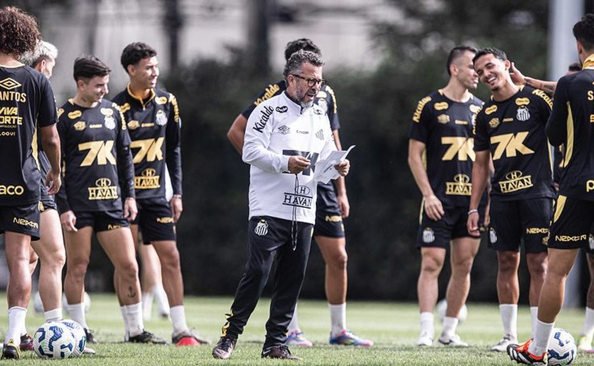 Santos intensifica treinos e foca retorno ao Brasileirão com força total