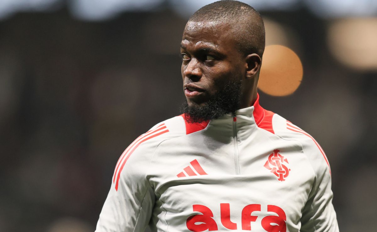 Enner Valencia ‘vira alvo’ da torcida do Internacional mesmo após dois gols em jogo-treino