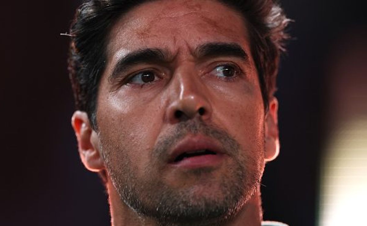 Demissão de Abel Ferreira do Palmeiras após eliminação do Mundial é descartada, mas Leila Pereira é pressionada por cobranças