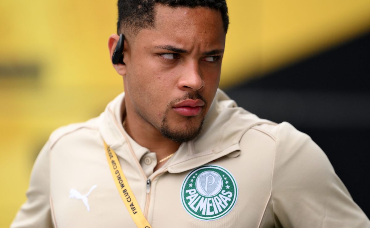 Vitor Roque decepciona no Mundial de Clubes e Palmeiras não terá que pagar bônus de R$ 12 milhões ao Barcelona