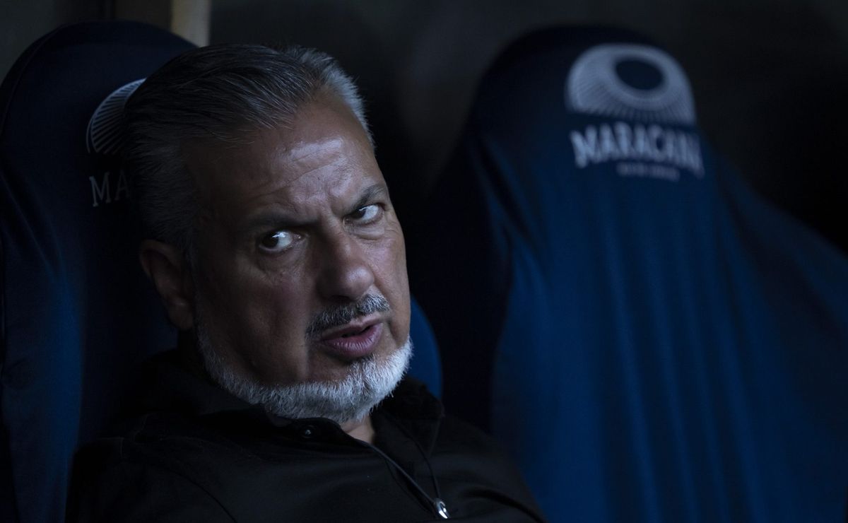 José Boto vive desgaste no Flamengo; Forma de trabalho com Filipe Luís não agrada Bap