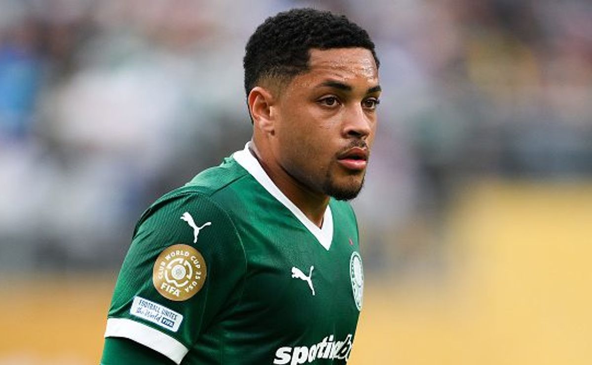 Deco revela que Vitor Roque sentiu pressão no Barcelona e confia em retomada no Palmeiras: “Abel pode ajudar”