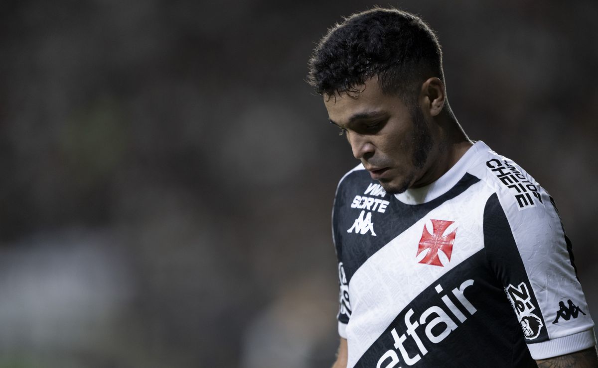 Adson sofre com sequência de lesões desde que chegou ao Vasco; veja o histórico
