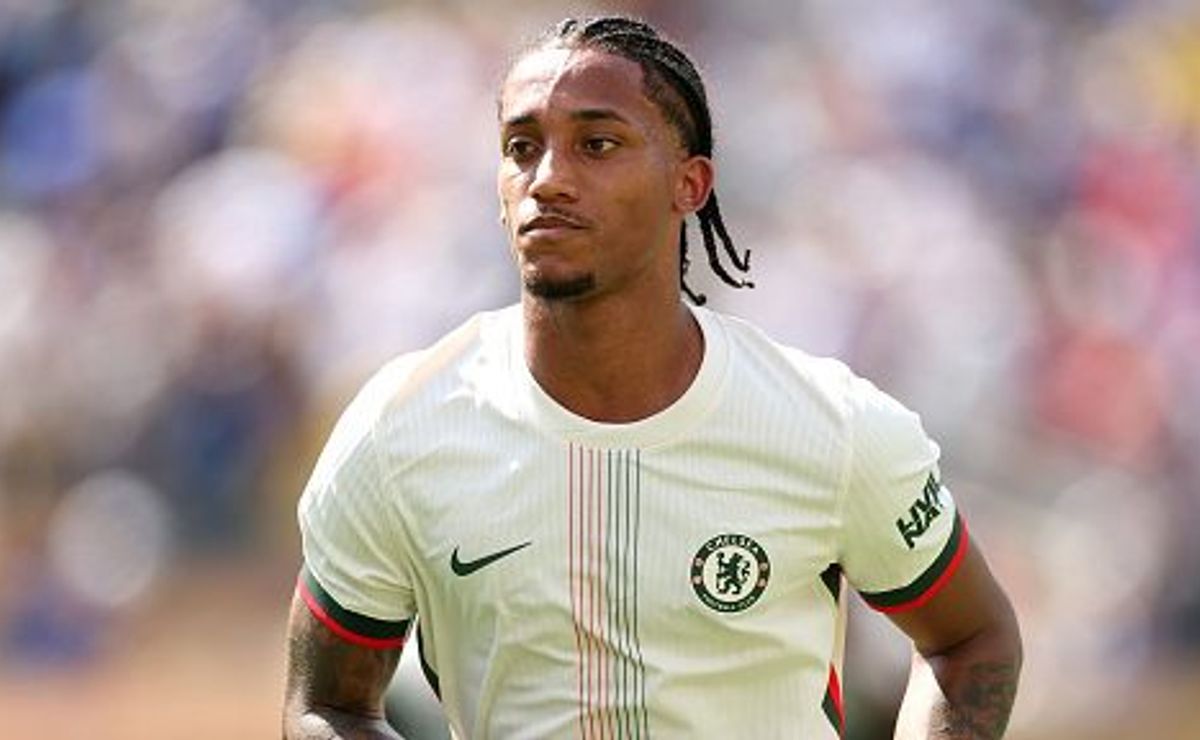 Fluminense foi prejudicado pela FIFA com regra que permitiu Chelsea usar João Pedro, diz Richarlyson: “Não existe”