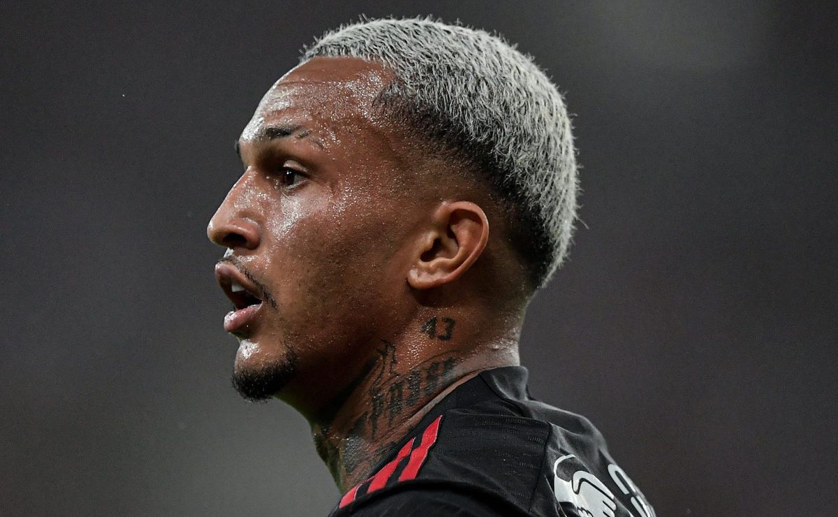 Wesley acerta contrato de cinco anos com a Roma e Flamengo espera receber R$ 162 milhões