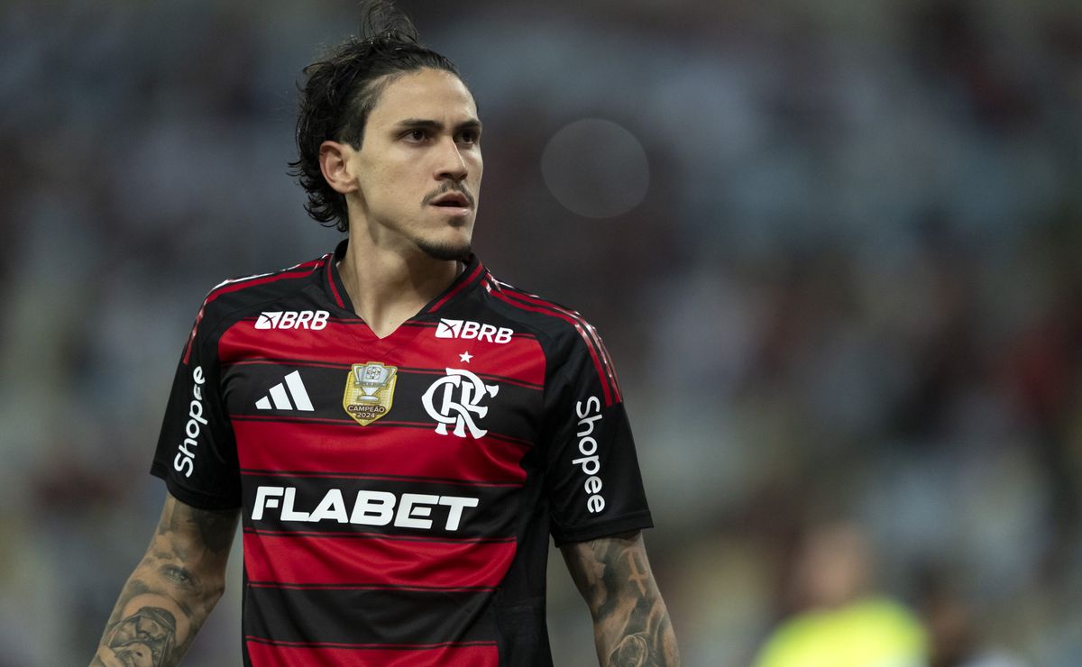 Flamengo estuda contratar novo centroavante por desconfiança em Pedro e Juninho