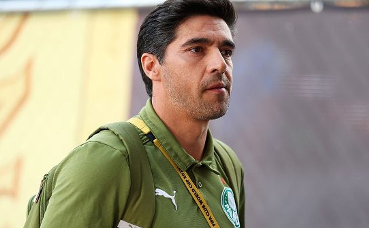 Santos tenta a contratação de Mayke nesta janela, mas Abel bate o pé e quer lateral no Palmeiras até dezembro