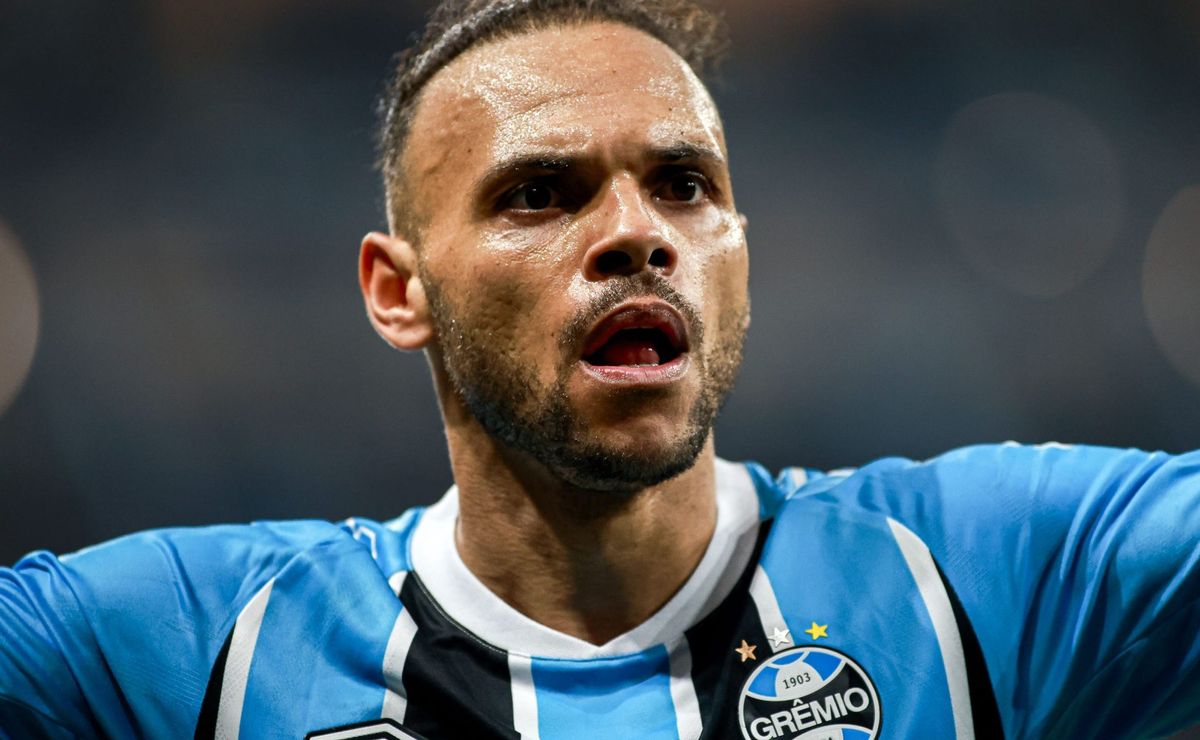 Em alta no Grêmio, Braithwaite manda recado para Carlo Ancelotti e ironiza sobre defender a Seleção Brasileira