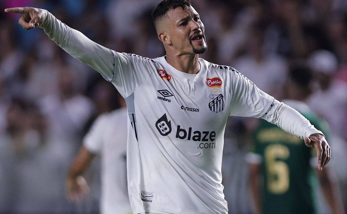 Zé Ivaldo é criticado durante vitória do Santos em amistoso contra a Desportiva Ferroviária: “Falhou novamente”