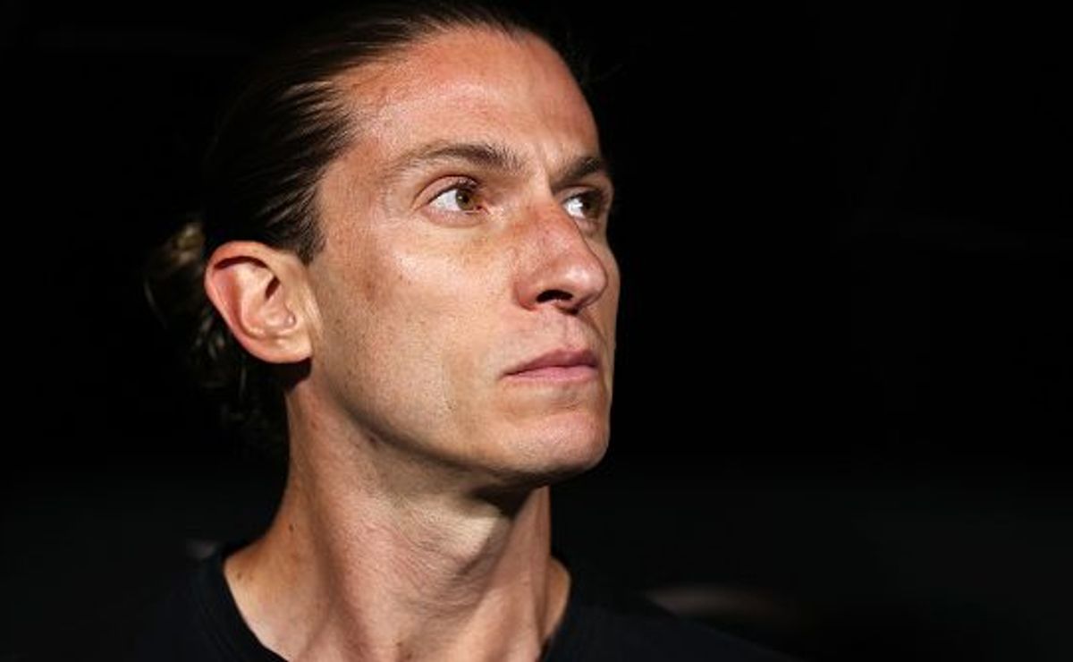 Renovação de Filipe Luís teve erro exposto e Flamengo vai assinar até o fim de 2026
