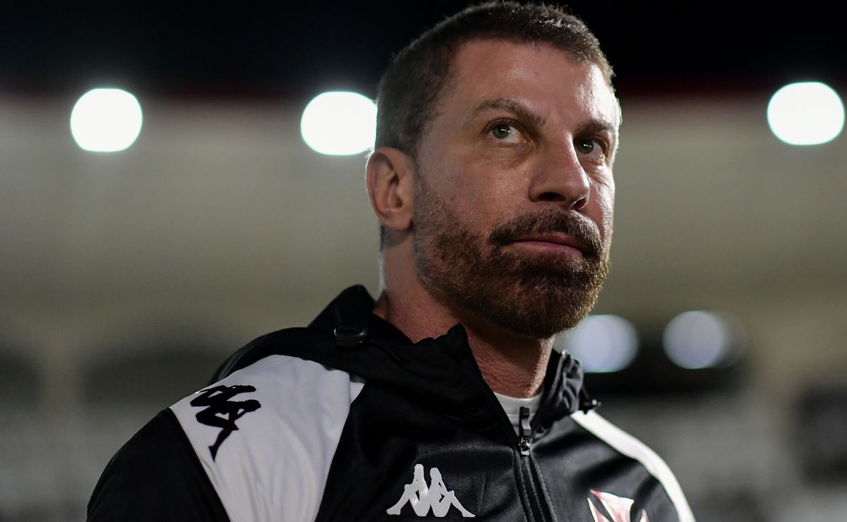 Lincoln Henrique, do Fenerbahçe, é oferecido ao Vasco e Pedrinho avalia oportunidade