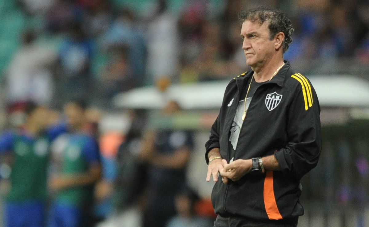 Cuca é criticado pela torcida por conta das substituições contra o Bahia no Brasileirão