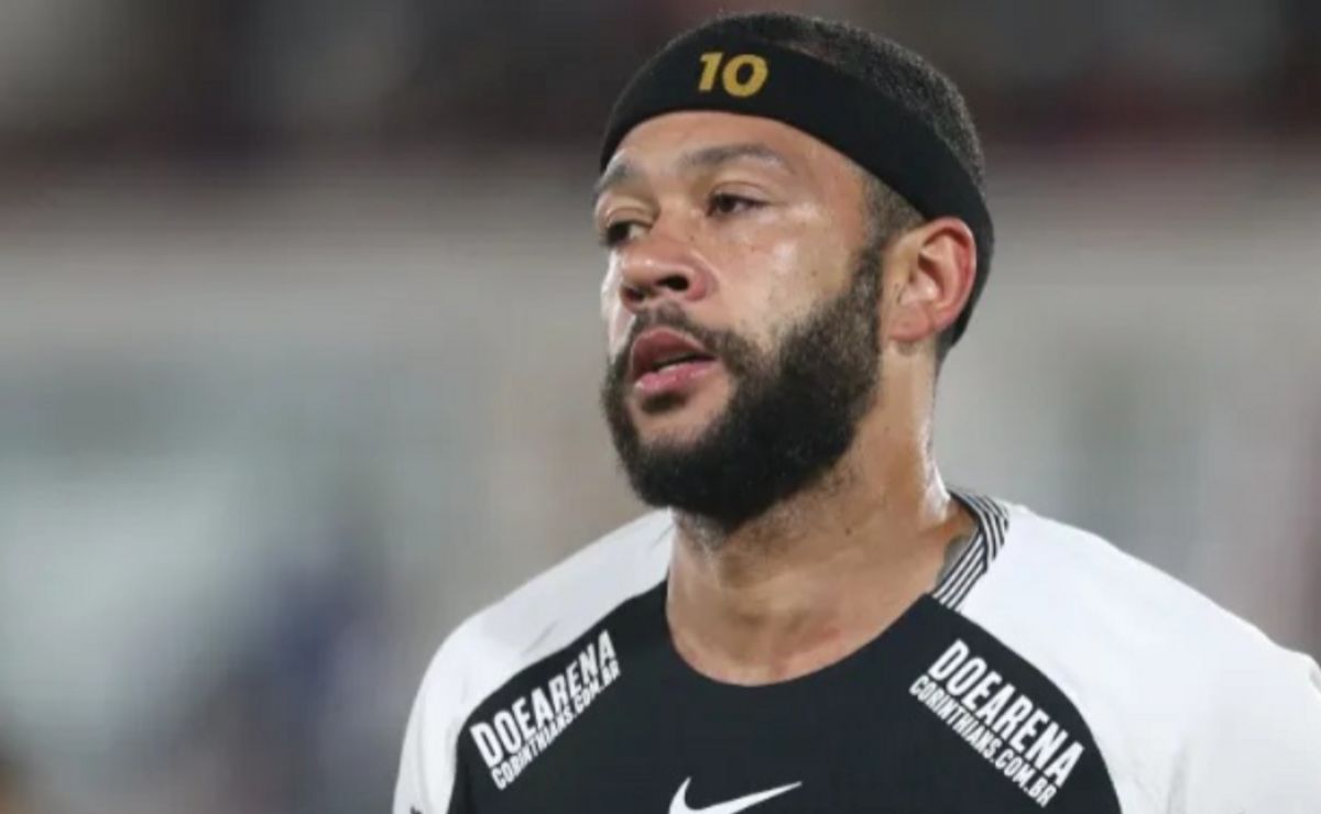 Torcida perde a paciência com Memphis Depay e questiona: “Que horas esse cara vai jogar bola?”