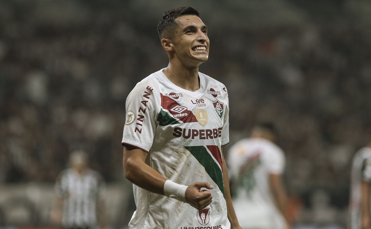 Fluminense garante permanência de Kevin Serna e resiste a assédio de clubes estrangeiros interessados