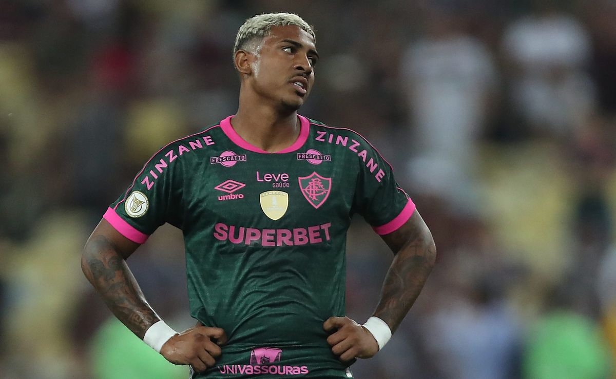 Técnico do Pachuca garante que John Kennedy vai retornar ao Fluminense: “Fomos informados que ele retornaria ao seu clube”