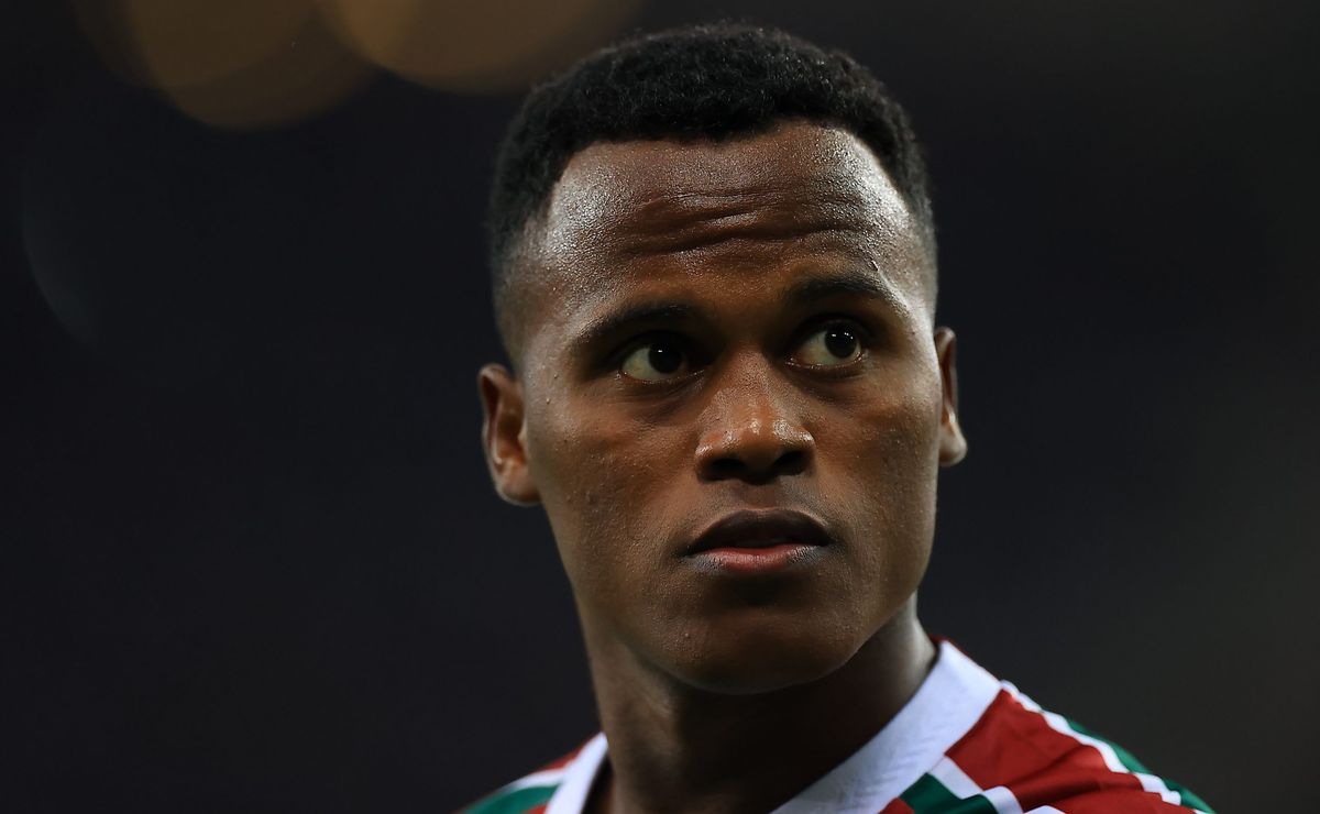 Fluminense perde Jhon Arias, sofre prejuízo técnico e arrecada menos do que esperava com a venda