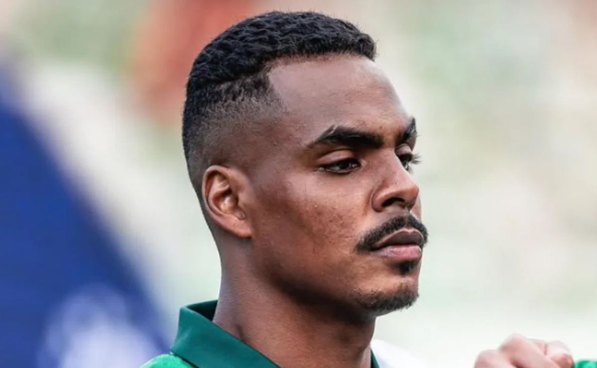 Internacional avalia contratação de Caíque e torcida reclama: “Ele foi reprovado no rival, ainda querem contratar?”