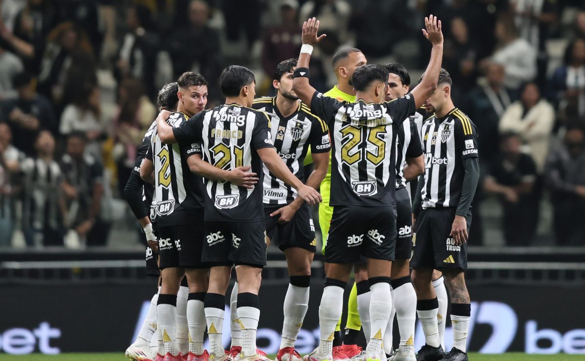 Atlético-MG quita salários atrasados, mas prevê nova crise financeira