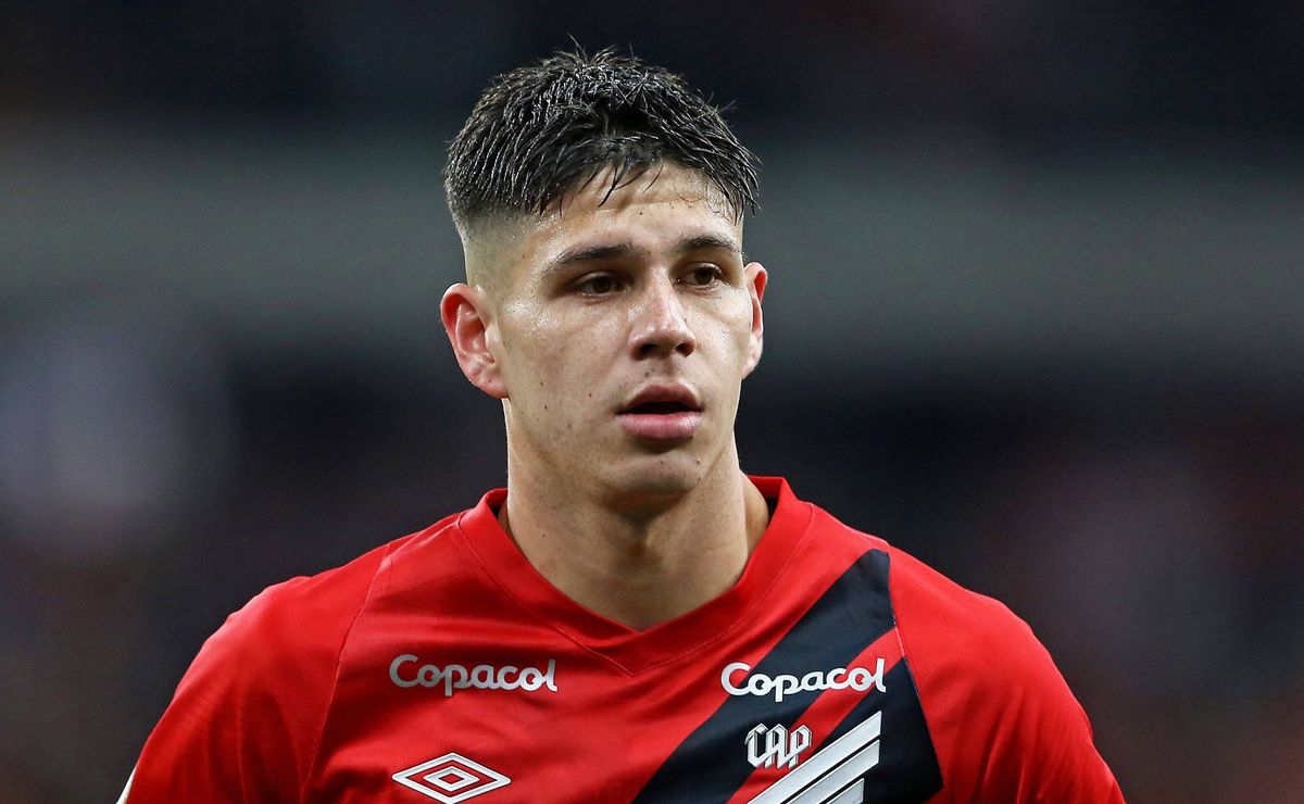 Bruno Zapelli entra no radar do Fluminense, que ainda avalia internamente se formalizará uma proposta