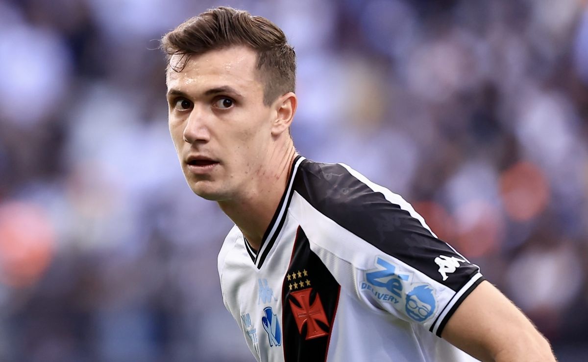 Lucas Piton é expulso em Independiente del Valle x Vasco; Torcida perde a paciência com lateral