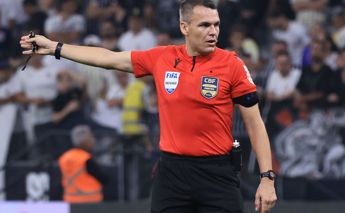 Zanovelli apita jogo do Corinthians após gols anulados e críticas à arbitragem