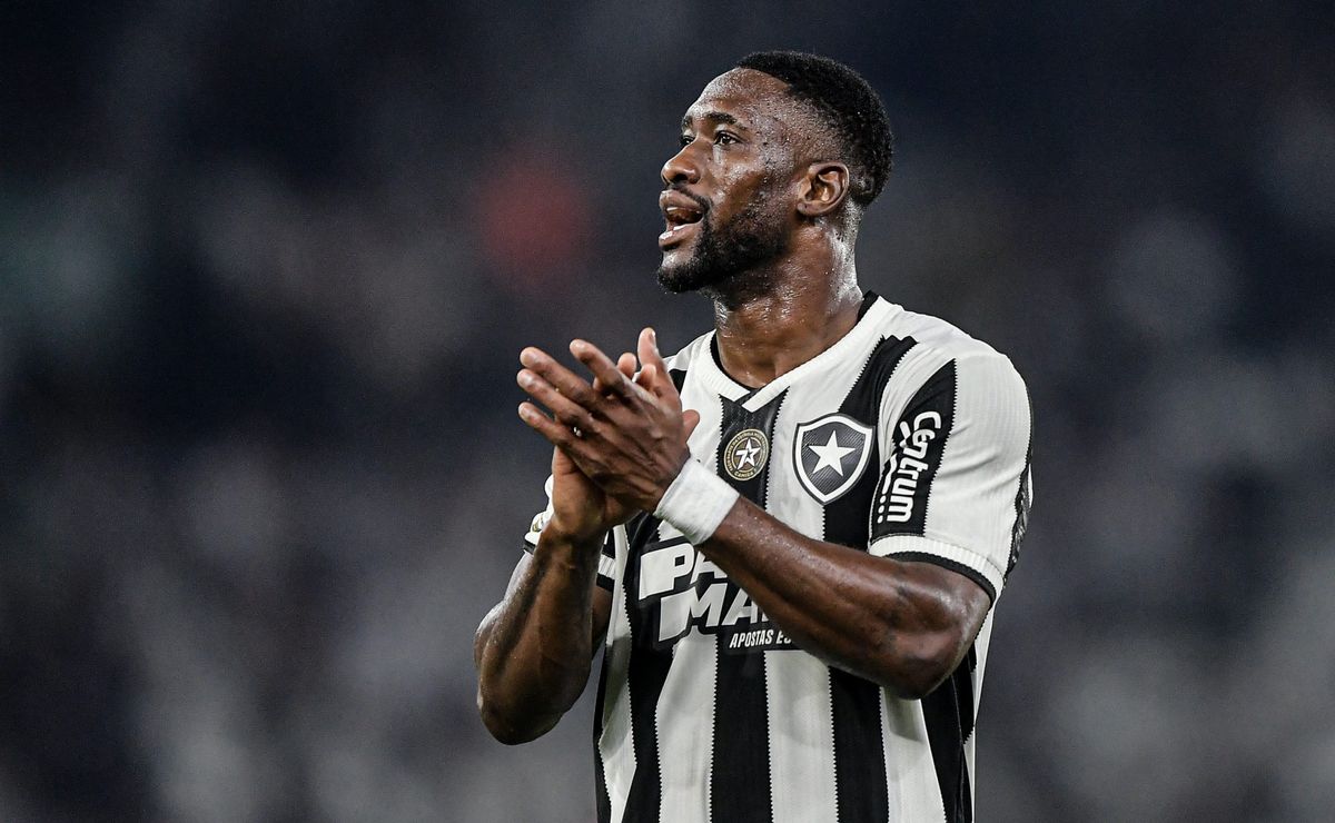 Bastos vem à público e traz bastidores de sua recuperação no joelho e quando voltará ao Botafogo: “Cada dia melhor”