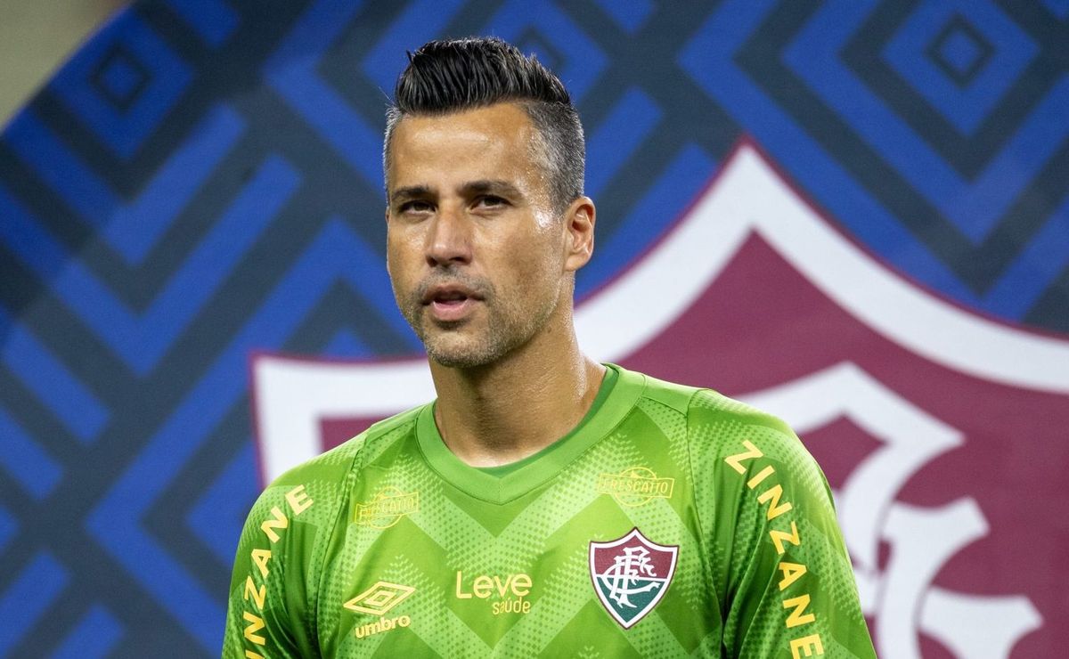 Fábio voltando ao Cruzeiro para se aposentar após sair do Fluminense tem decisão de Pedrinho BH e retorno do ídolo é descartado
