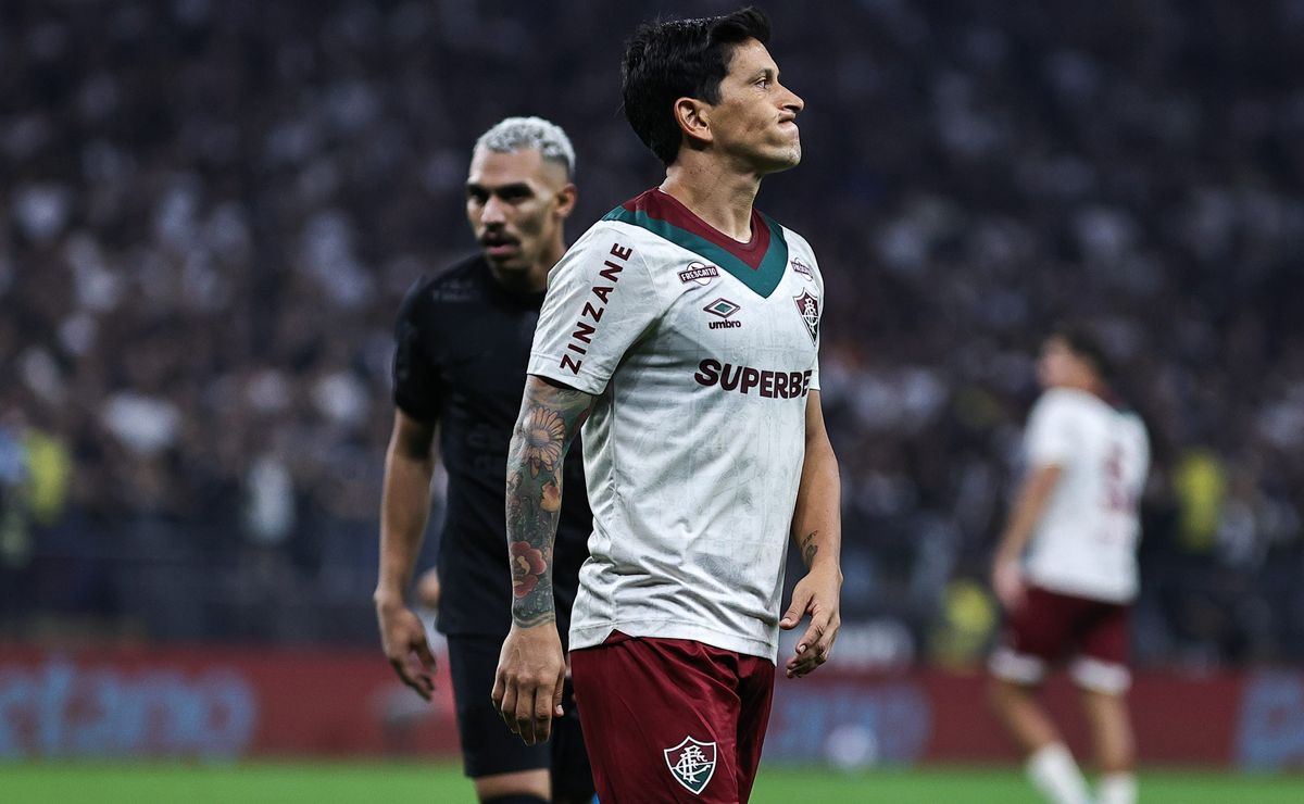 Cano deve superar Romário e Tuta em número de artilharias pelo Fluminense no século